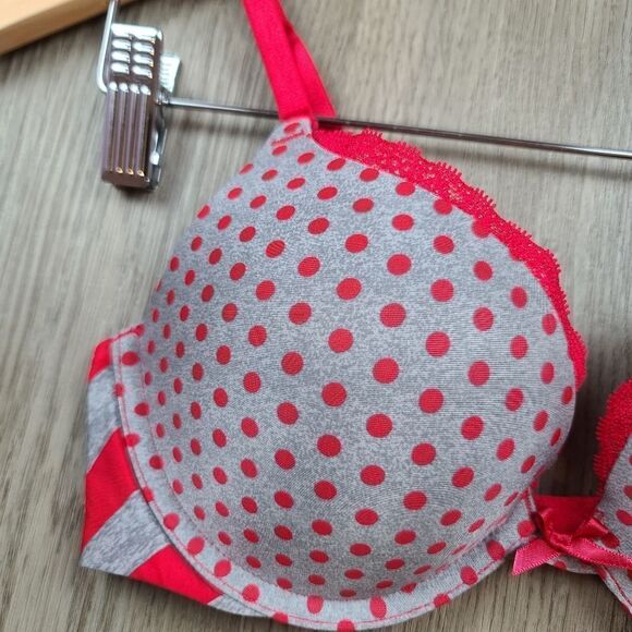 Victoria's Secret Push-up Bra size 32C - Picture 3 of 7